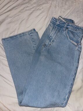 Abercrombie & Fitch Curve Love 90’s Relaxed Jean - Light Wash